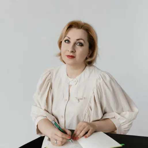 бухгалтер Ларионова Елена